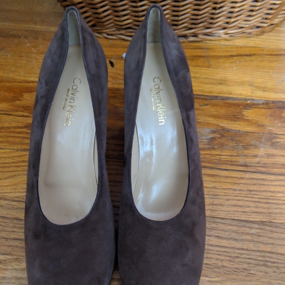 Brown suede Calvin Klein pumps